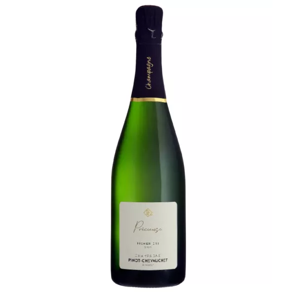一瓶 Pinot Chevauchet Précieuse 香槟，白色标签，黑色瓶盖，正面图