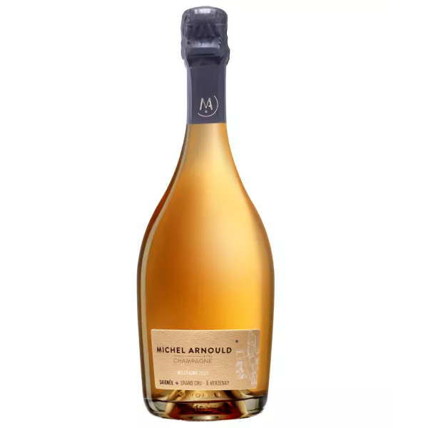 米歇尔-阿努尔德2018桃红香槟（Champagne Michel Arnould Rosé Saignée 2018），透明瓶身，浓烈的粉红色，正面图