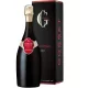 一瓶 Gosset Grande Réserve Brut Magnum 香槟，正面图，红色标签和金色瓶盖